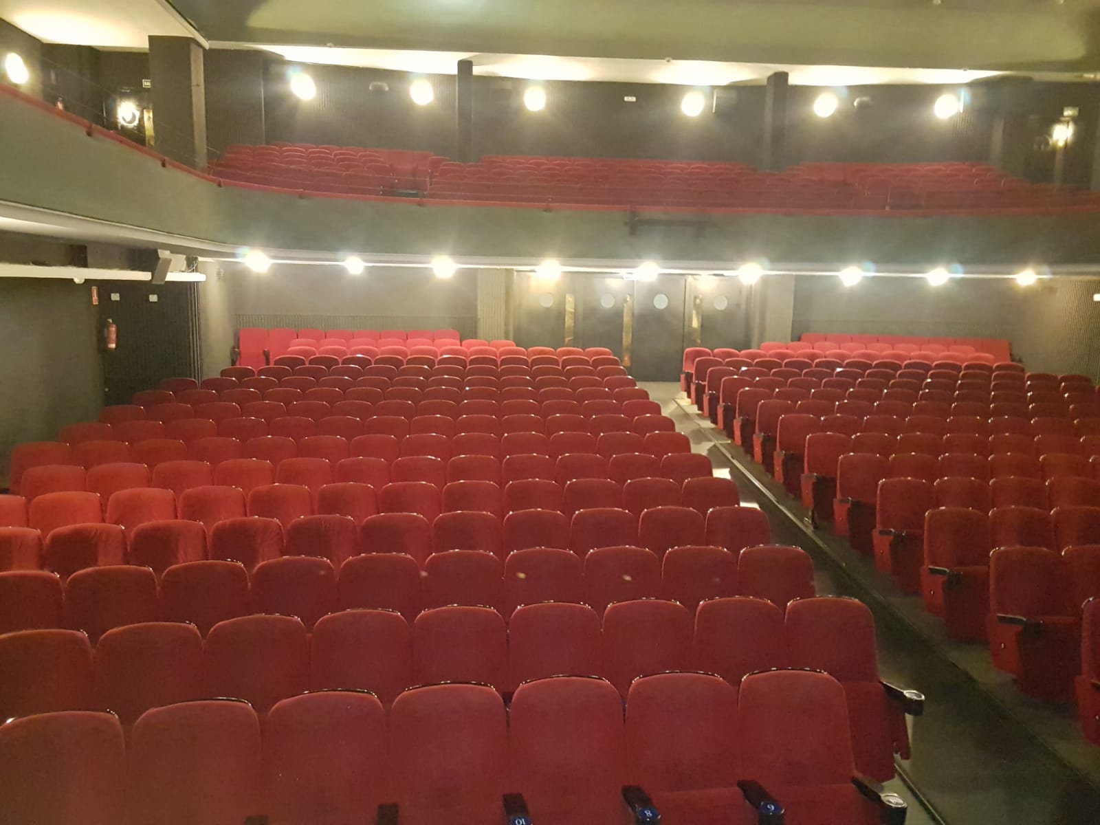 Instalación de butacas para cines y teatros